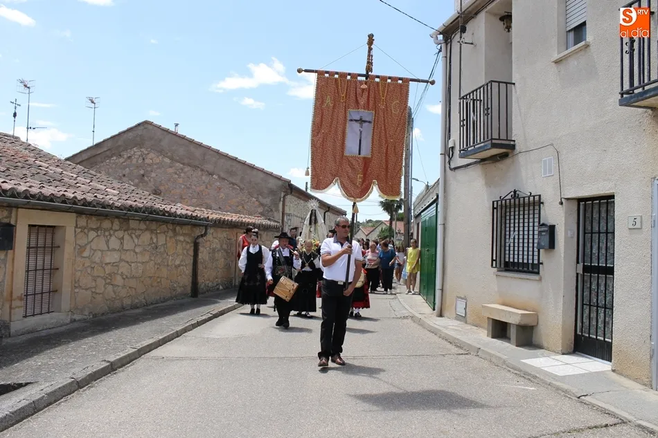 Foto 7 - D&iacute;a grande en San Pedro del Valle con una animada subasta de pendones y procesi&oacute;n del patr&oacute;n