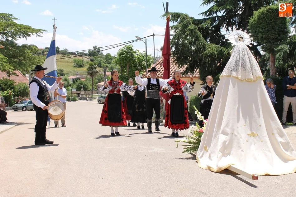 Foto 5 - D&iacute;a grande en San Pedro del Valle con una animada subasta de pendones y procesi&oacute;n del patr&oacute;n