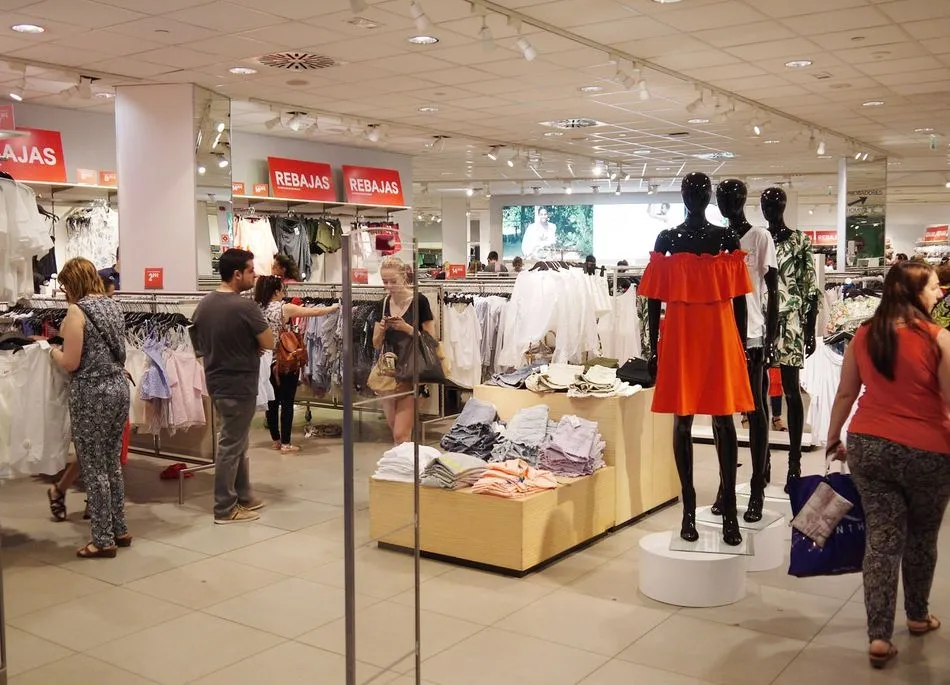 Foto 11 - Animado inicio de la campa&ntilde;a de rebajas en el Centro Comercial El Tormes&nbsp;