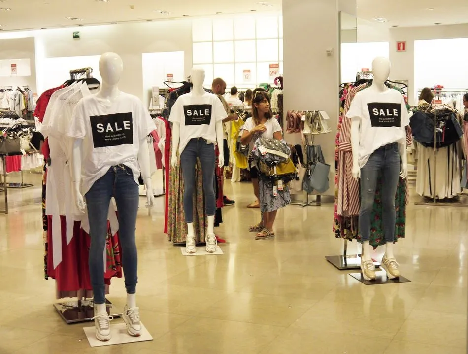 Foto 4 - Animado inicio de la campa&ntilde;a de rebajas en el Centro Comercial El Tormes&nbsp;