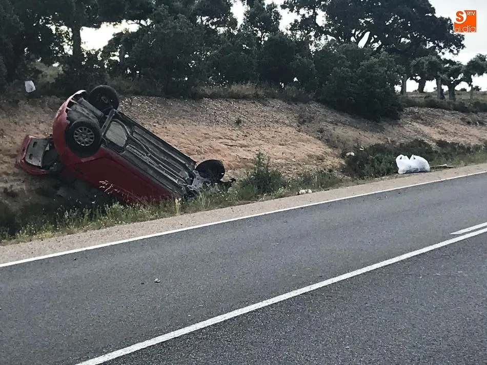 Foto 5 - Herida una mujer de 46 a&ntilde;os al volcar su veh&iacute;culo en Terradillos