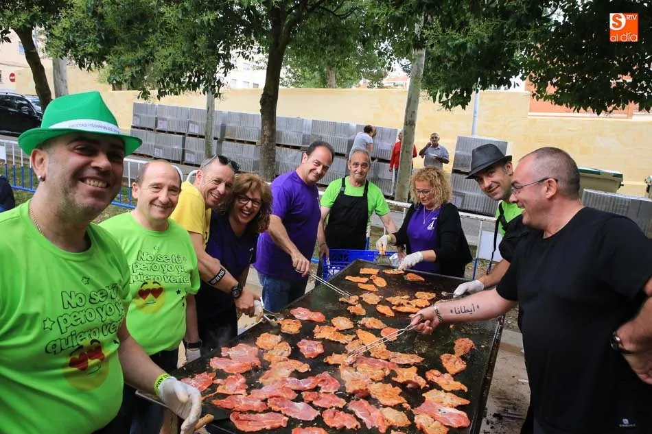 Foto 8 - Sigue la fiesta en Pizarrales con una multitudinaria parrillada&nbsp;
