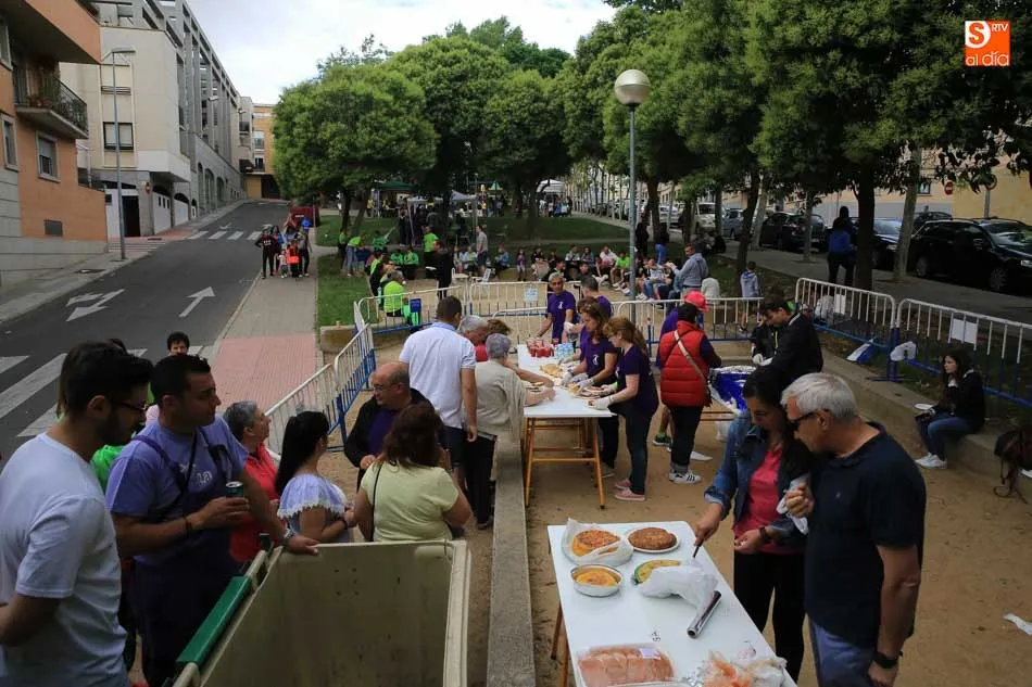 Foto 7 - Sigue la fiesta en Pizarrales con una multitudinaria parrillada&nbsp;