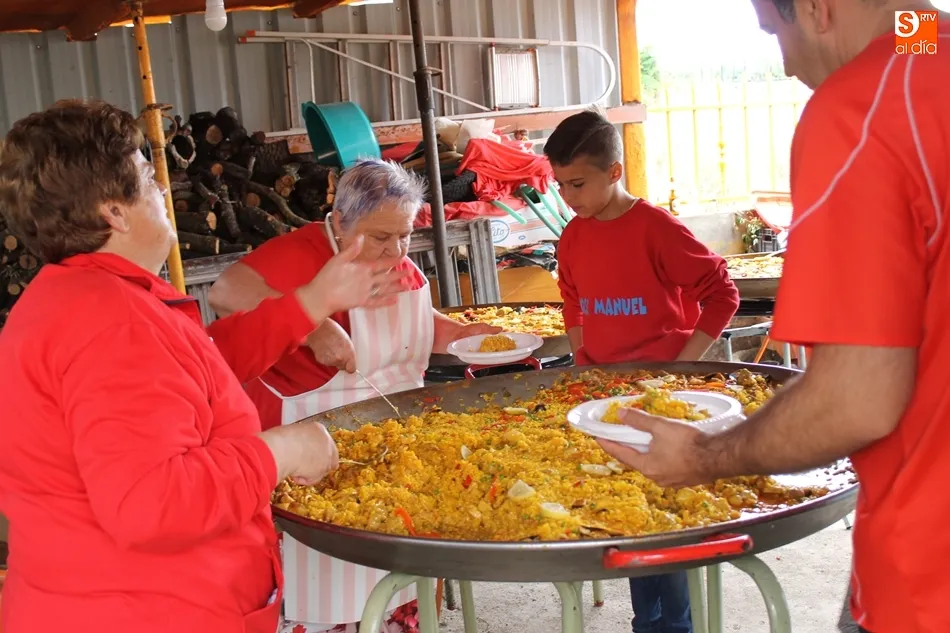 Foto 2 - Una surtida paella para capear la lluvia en San Pedro del Valle