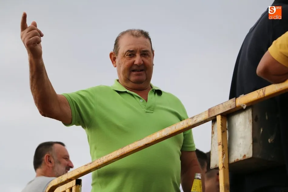 Foto 3 - Bonito festejo taurino en Villar de Peralonso con motivo de las fiestas de San Pedro  
