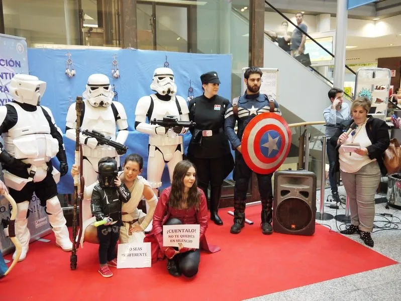 Foto 3 - La Legi&oacute;n de Star Wars lucha contra el Bullying en el Centro Comercial El Tormes  