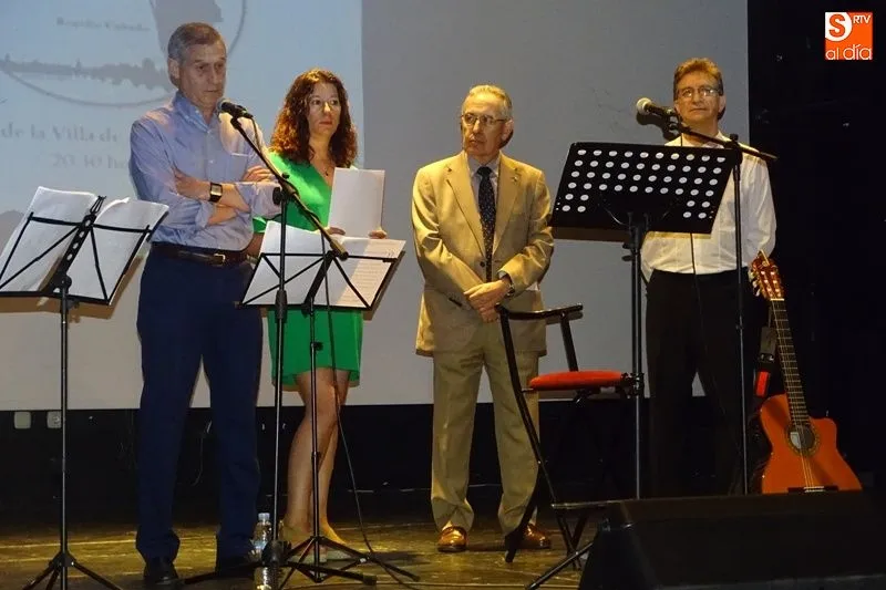 El alcalde, Jesús Blázquez introduce a Rogelio Cabado