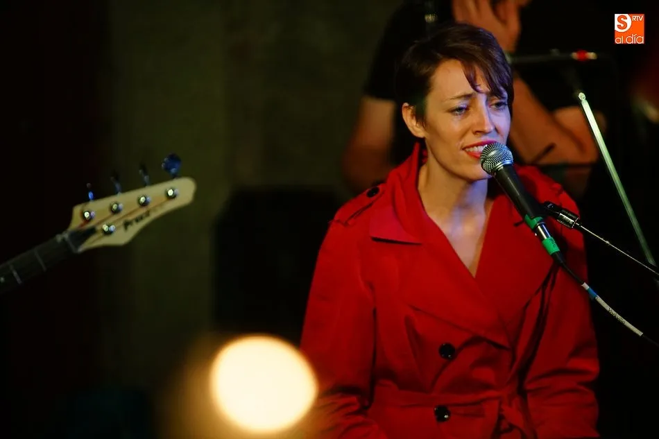 Foto 6 - Lisa Anderson llena de emociones la plaza de Las Espe&ntilde;itas