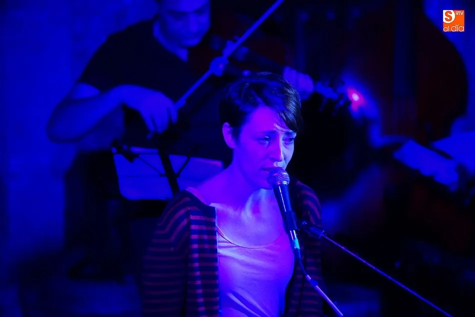 Foto 4 - Lisa Anderson llena de emociones la plaza de Las Espe&ntilde;itas