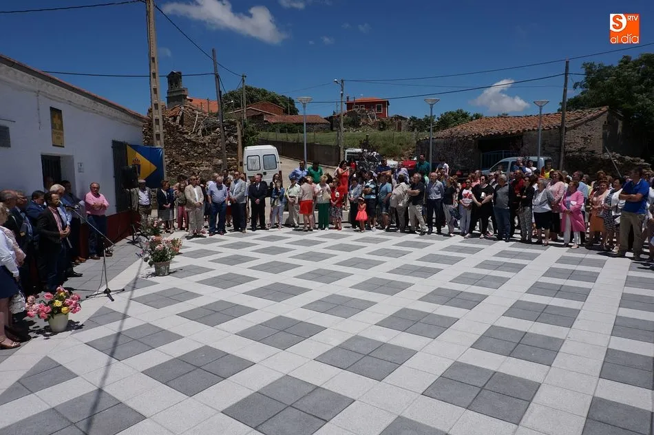 Foto 7 - Los berrocalenses festejan a Santa Isabel en su nueva Plaza Mayor