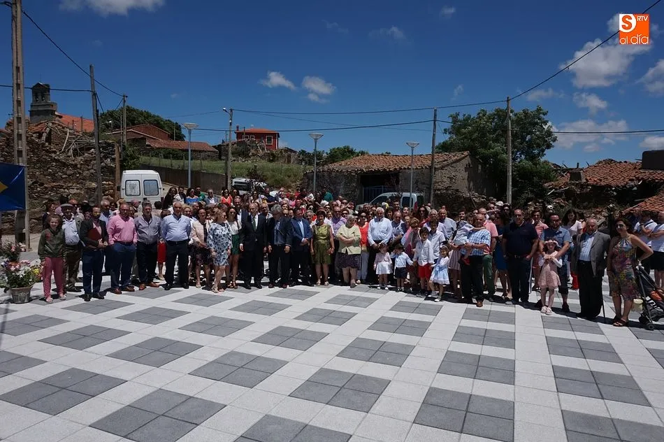Foto 5 - Los berrocalenses festejan a Santa Isabel en su nueva Plaza Mayor