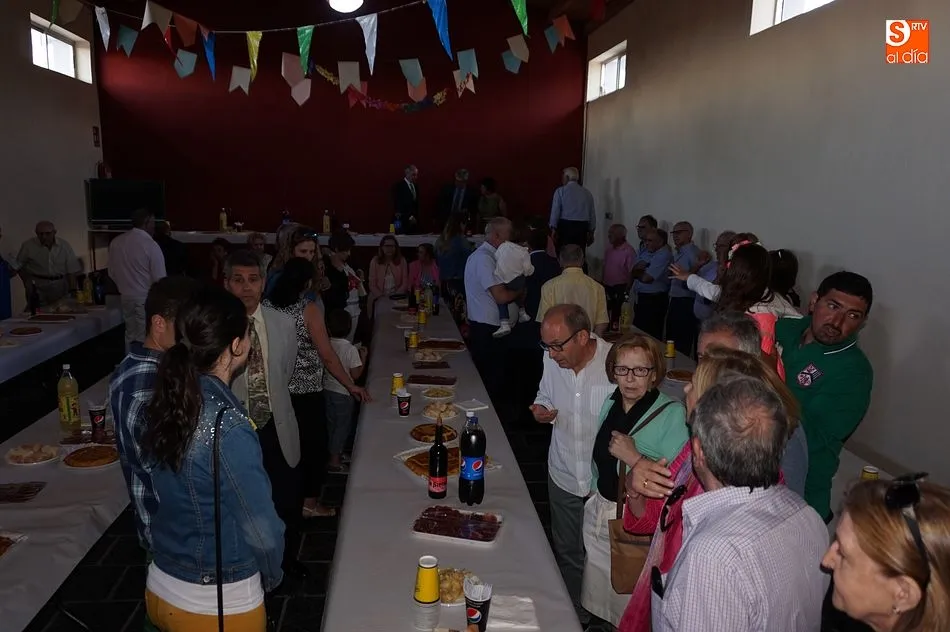 Foto 4 - Los berrocalenses festejan a Santa Isabel en su nueva Plaza Mayor