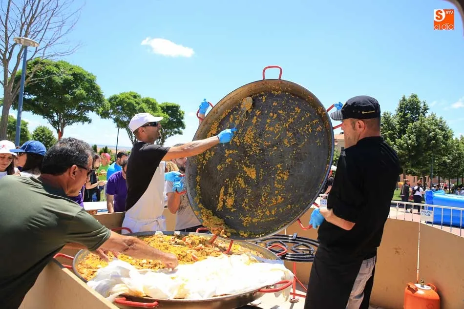 Foto 6 - Gran ambiente festivo en la tradicional paella de Pizarrales