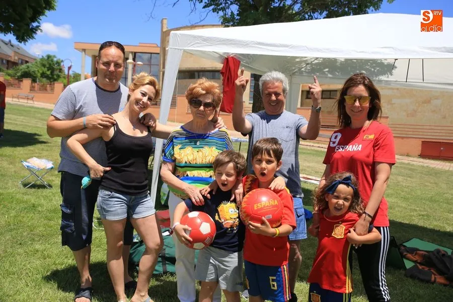 Foto 2 - Los vecinos de Huerta Otea despiden sus fiestas con una gran paella popular