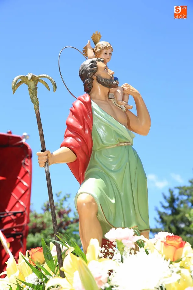 Foto 11 - Conductores y profesionales del volante mantienen la tradicional fiesta de San Crist&oacute;bal