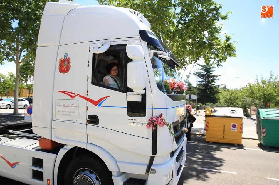 Foto 6 - Conductores y profesionales del volante mantienen la tradicional fiesta de San Crist&oacute;bal