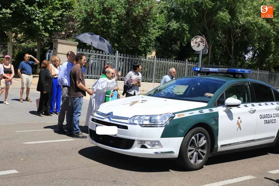 Foto 4 - Conductores y profesionales del volante mantienen la tradicional fiesta de San Crist&oacute;bal