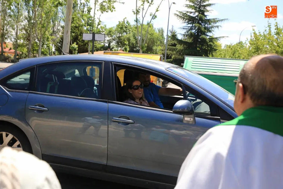 Foto 3 - Conductores y profesionales del volante mantienen la tradicional fiesta de San Crist&oacute;bal