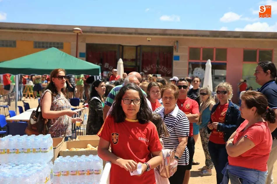 Foto 11 - Los vecinos de Huerta Otea despiden sus fiestas con una gran paella popular