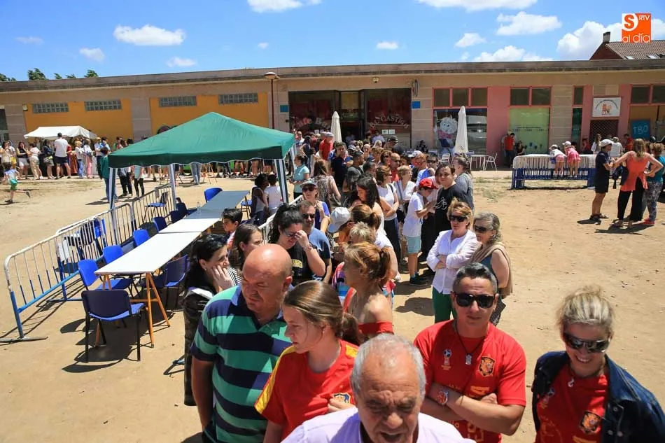 Foto 10 - Los vecinos de Huerta Otea despiden sus fiestas con una gran paella popular