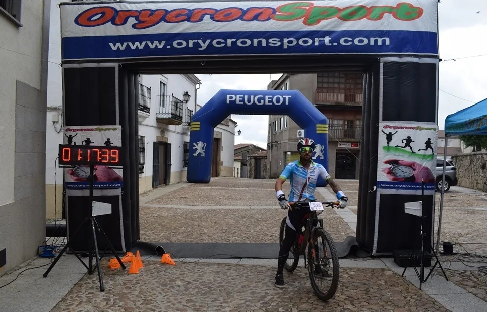 Foto 10 - La Marcha en homenaje a Juanma G&aacute;rate se estrena superando con holgura el centenar de ciclistas  