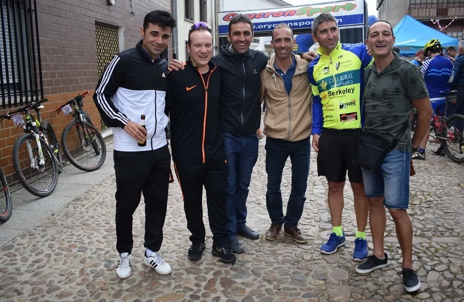 Foto 4 - La Marcha en homenaje a Juanma G&aacute;rate se estrena superando con holgura el centenar de ciclistas  