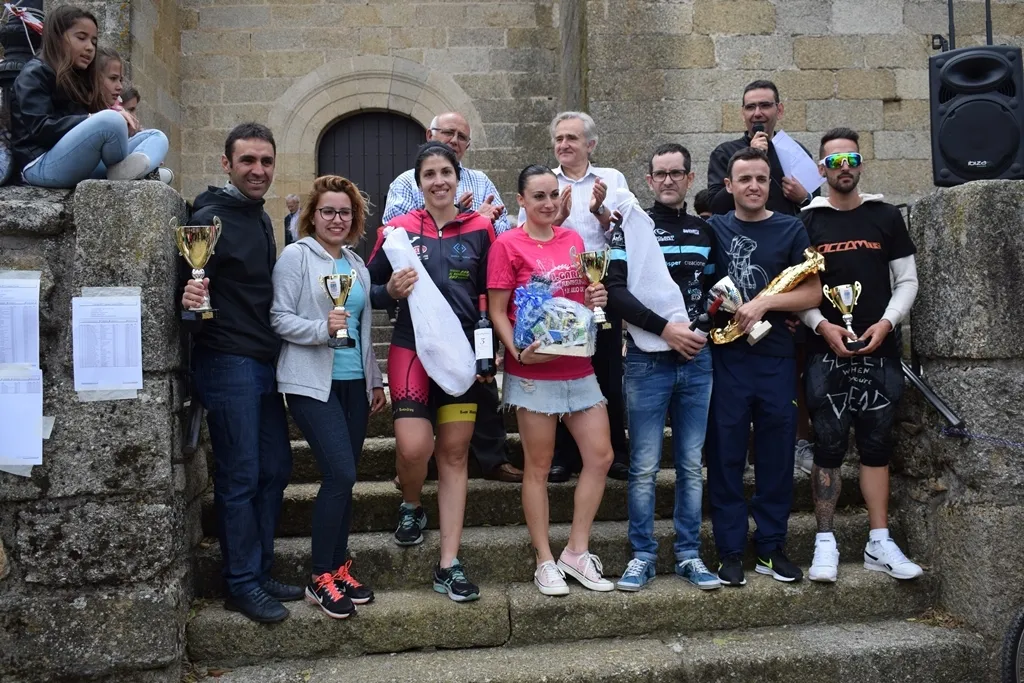 Foto 2 - La Marcha en homenaje a Juanma G&aacute;rate se estrena superando con holgura el centenar de ciclistas  