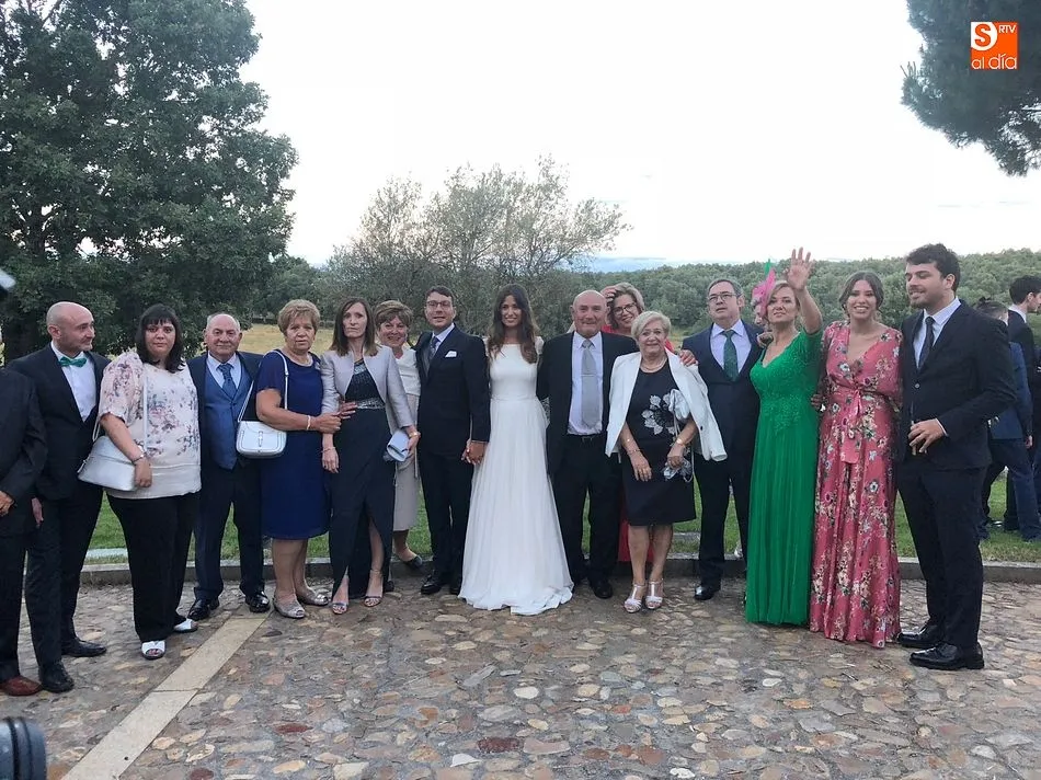 Ángela Fernández y Pablo Sánchez se rodearon de amigos y familiares en su enlace matrimonial