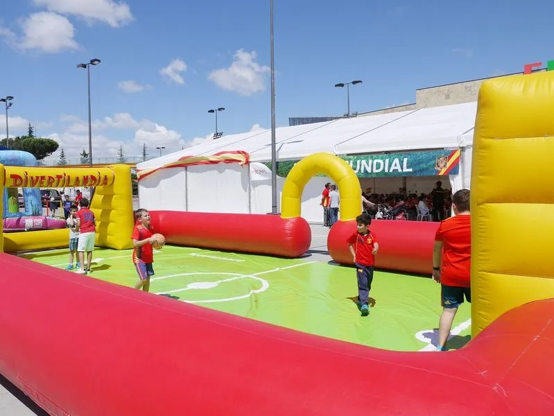 Foto 11 - Gran ambiente en la Fiesta de Rebajas de Verano del Centro Comercial El Tormes  