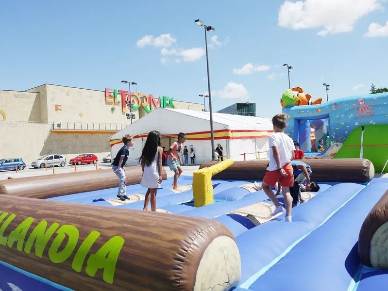 Foto 10 - Gran ambiente en la Fiesta de Rebajas de Verano del Centro Comercial El Tormes  
