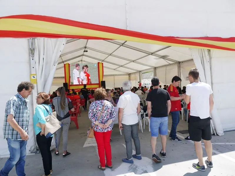 Foto 6 - Gran ambiente en la Fiesta de Rebajas de Verano del Centro Comercial El Tormes  