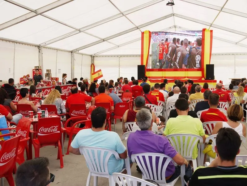 Foto 2 - Gran ambiente en la Fiesta de Rebajas de Verano del Centro Comercial El Tormes  