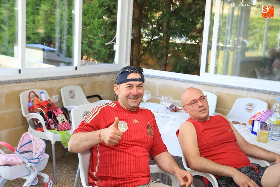 Foto 6 - El encuentro de la Selecci&oacute;n contra Rusia llena de aficionados los bares y terrazas de Salamanca  