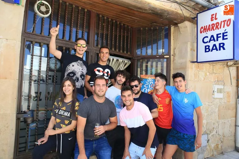 Foto 5 - El encuentro de la Selecci&oacute;n contra Rusia llena de aficionados los bares y terrazas de Salamanca  