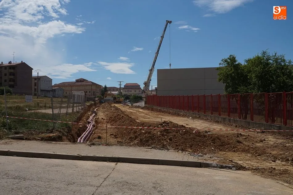 Foto 5 - Las obras dejan ver el trazado de la nueva calle entre Filiberto Villalobos y el barrio de San Jos&eacute;