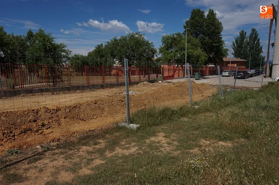 Foto 4 - Las obras dejan ver el trazado de la nueva calle entre Filiberto Villalobos y el barrio de San Jos&eacute;