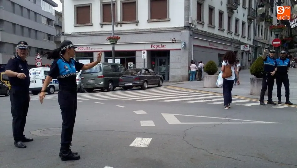 Nuevos policias municipales realizando sus prácticas en La Corredera