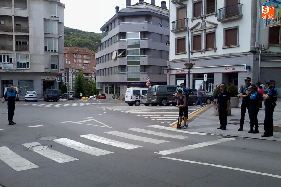 Foto 2 - Tres nuevos polic&iacute;as municipales se incorporan hoy a su periodo de pr&aacute;cticas  
