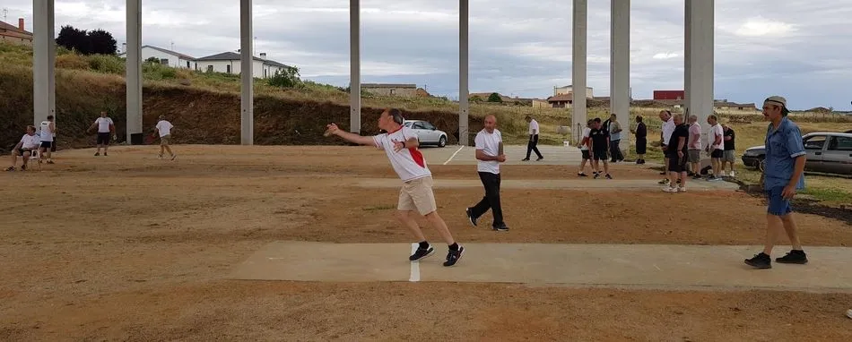 Participantes en el Trofeo Diputación de Calva en las canchas del municipio de Buenavista.