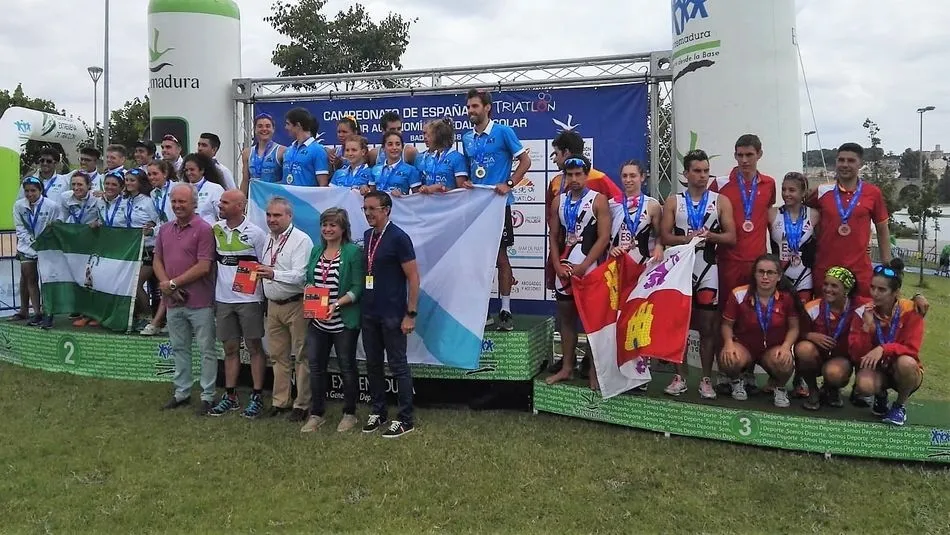 El equipo de Castilla y León junto al de Galicia y Andalucía.