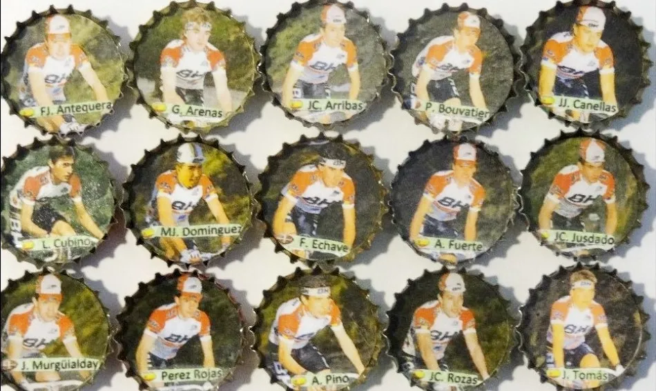 Chapa de Lale Cubino y su equipo en 1988