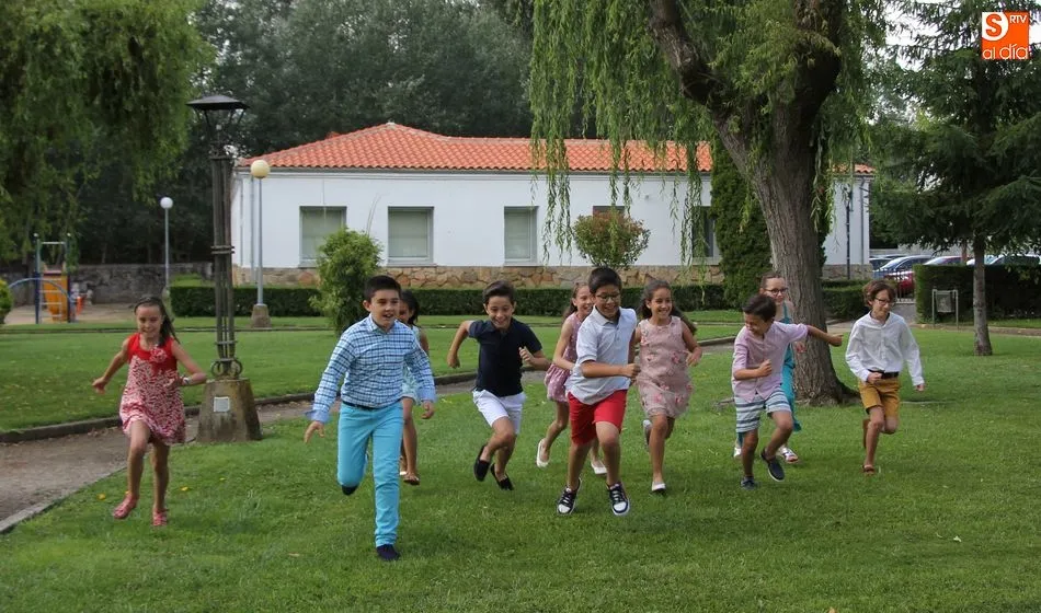 Foto 9 - Damas y caballeros, la Corte de Honor infantil al completo  
