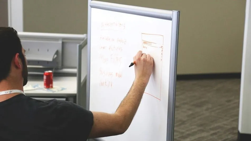 Este descenso se produce cada año en las vacaciones de verano en colegios, institutos y universidades.