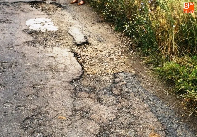 Foto 6 - El Ayuntamiento declina reparar la carretera de Amatos de Alba