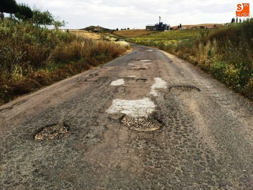 Foto 3 - El Ayuntamiento declina reparar la carretera de Amatos de Alba