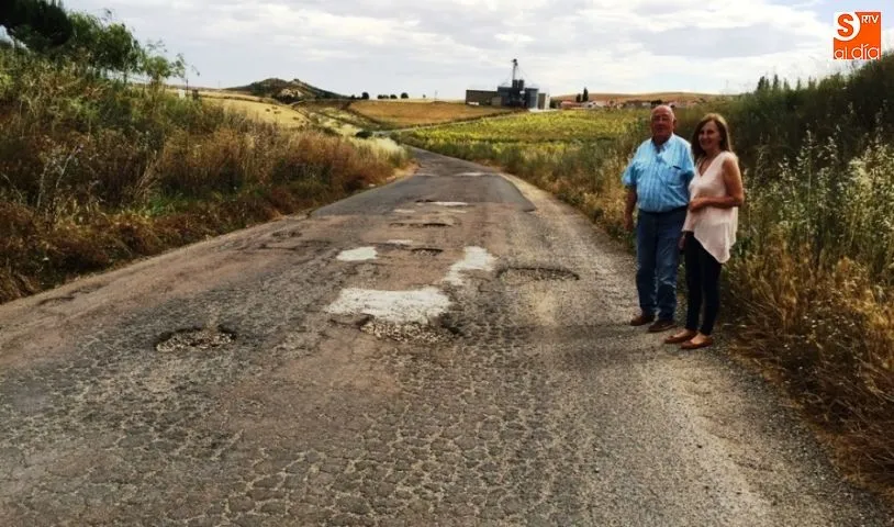 Foto 2 - El Ayuntamiento declina reparar la carretera de Amatos de Alba