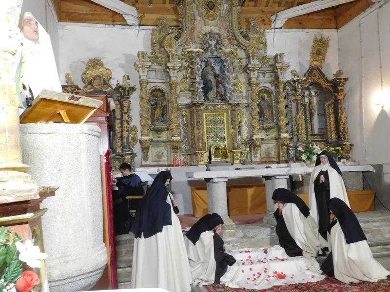Foto 3 -   Vibrante encuentro con la santa en Do&ntilde;inos de Ledesma a trav&eacute;s de &lsquo;Teresa, la jardinera de la ...