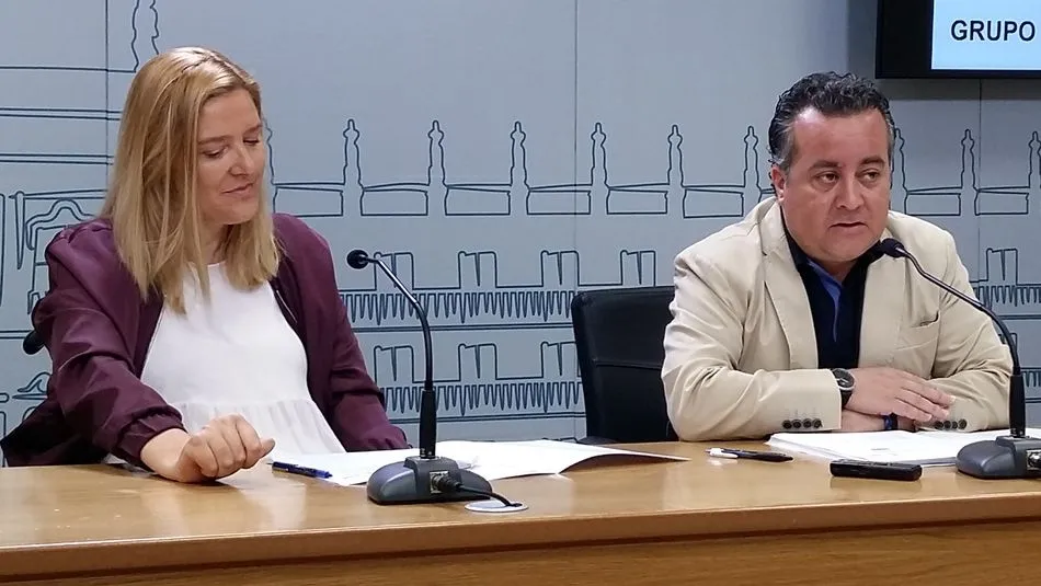 Maribel Campo y Arturo Santos, concejales del Grupo Municipal Socialista en el Ayuntamiento de Salamanca