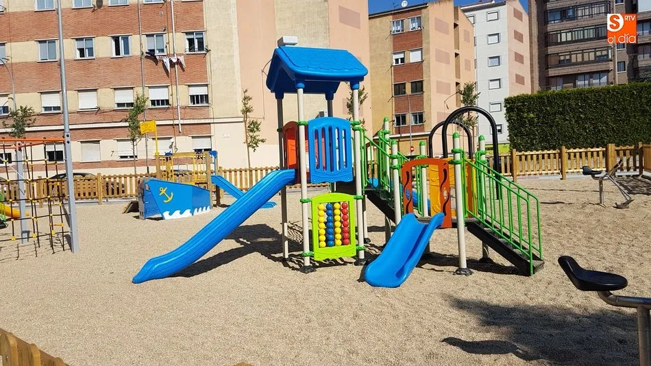 Foto 5 - El Rollo estrena una gran zona de juegos infantiles y deportiva en la calle Alicante