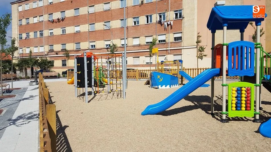 Foto 7 - El Rollo estrena una gran zona de juegos infantiles y deportiva en la calle Alicante